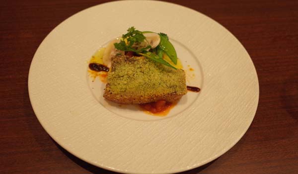 食材にこだわった絶品豚の香草パン粉焼き／2,500円～(価格はコース価格)