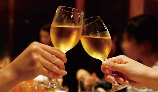 テンポの遅いBGMで、お客様は長時間滞在して、お酒を多く飲んでしまう