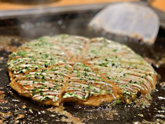 実家のお好み焼き屋は、あまり美味しくないけど繁盛店でした