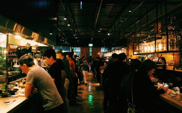 「なぜ、あのお店は食中毒を起こした後すぐ、売上をアップできたのか？」