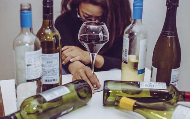 最悪の吐き気に頭痛!辛すぎる二日酔いを一刻も早く解消する方法