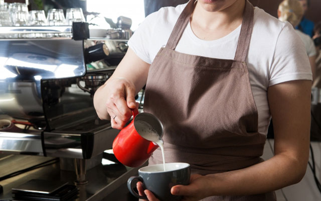 飲食店アルバイトで人気のカフェで働くメリットや魅力をご紹介