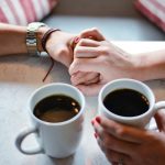 【カフェvs居酒屋】出会いが多いバイト徹底比較！モテるのはどっち？
