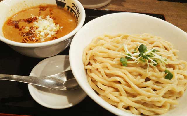 実食!阪急・梅田駅前でグルメライターが選ぶ人気ランチ8選