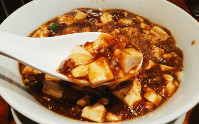 実食!阪急・梅田駅前でグルメライターが選ぶ人気ランチ8選