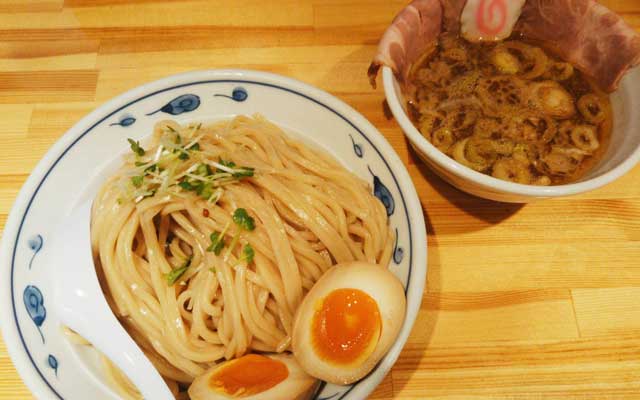 実食!阪急・梅田駅前でグルメライターが選ぶ人気ランチ8選
