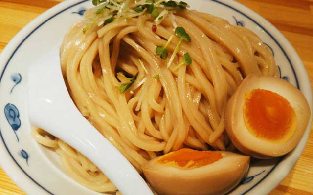 実食!阪急・梅田駅前でグルメライターが選ぶ人気ランチ8選
