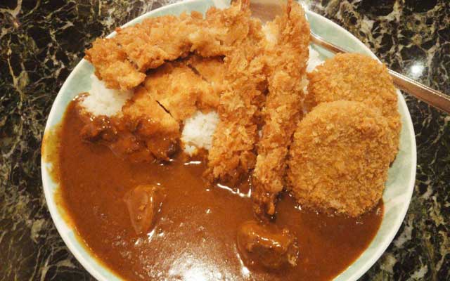 実食!阪急・梅田駅前でグルメライターが選ぶ人気ランチ8選