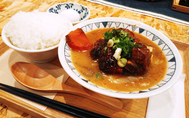 定番料理なのに、なぜ人気？進化系！豚汁「ごちとん」の魅力