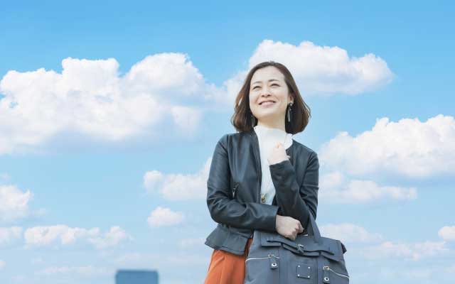 女性が楽な仕事ランキングTOP10＆リアルな20～50代正社員の体験談