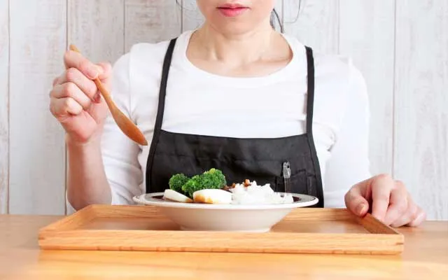 「まかないで食費を節約したい人」は飲食系